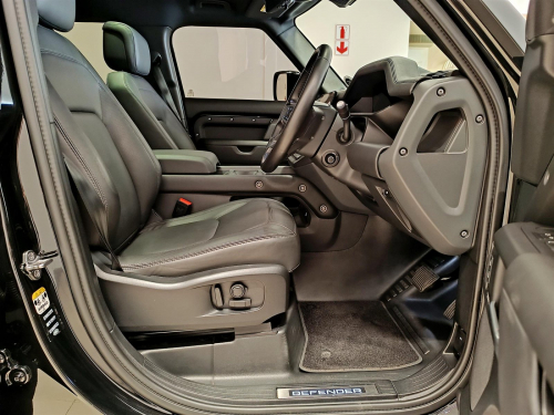 Land Rover Defender 110 3.0D 257kW D350 X-Dynamic HSE in Botswana