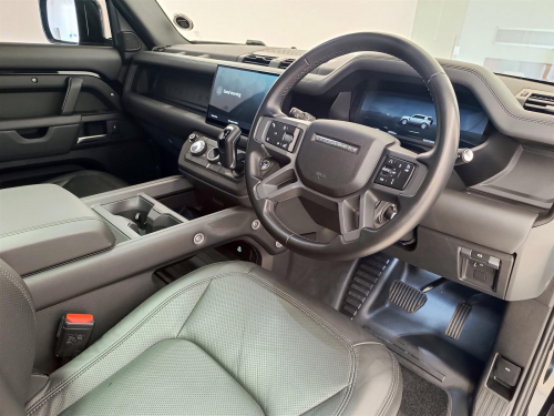 Land Rover Defender 110 3.0D 257kW D350 X-Dynamic HSE in Botswana