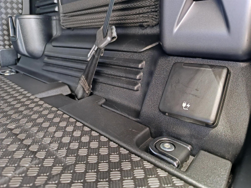 Land Rover Defender 110 3.0D 221kW D300 X-Dynamic HSE in Botswana