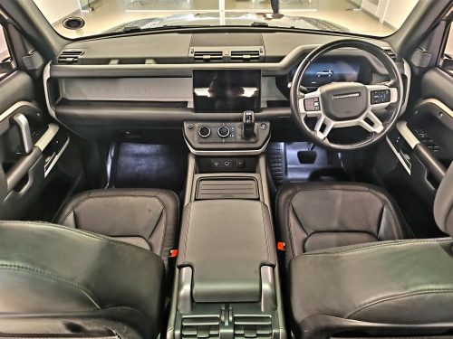 Land Rover Defender 110 3.0D 221kW D300 X-Dynamic HSE in Botswana