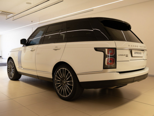 Land Rover Range Rover Vogue 5.0L S/C P525 SE in Botswana