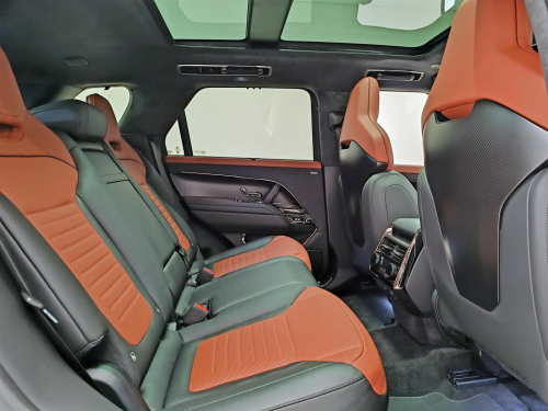 Range Rover Sport 4.4 V8 P8S AWD SWB SV 635PS in Botswana