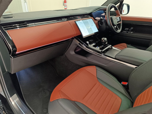 Range Rover Sport 4.4 V8 P8S AWD SWB SV 635PS in Botswana