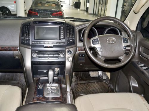 Toyota Land Cruiser 200 Series VX V8 in Botswana