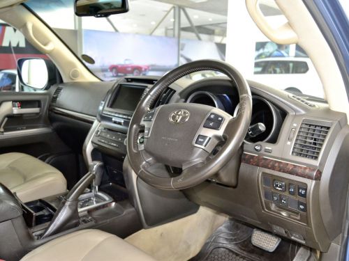 Toyota Land Cruiser 200 Series VX V8 in Botswana