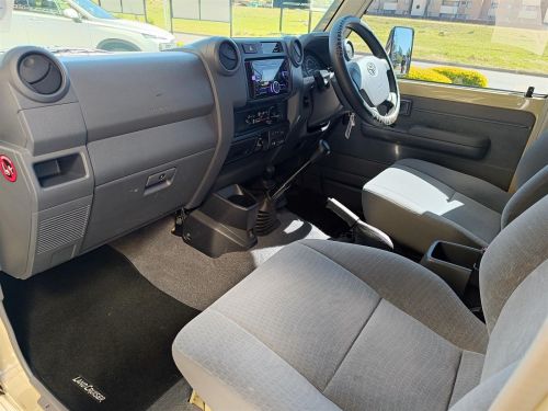 Toyota Land Cruiser LX 79 4.5D V8 in Botswana