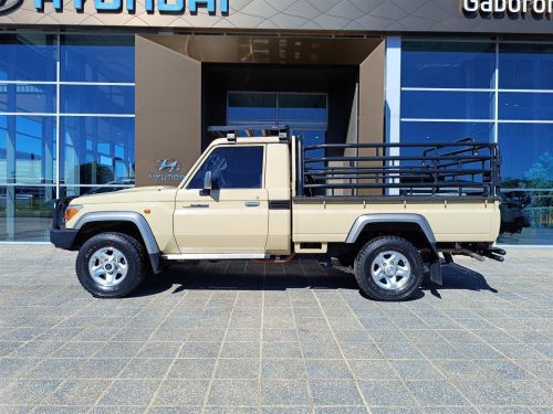 Toyota Land Cruiser LX 79 4.5D V8 in Botswana