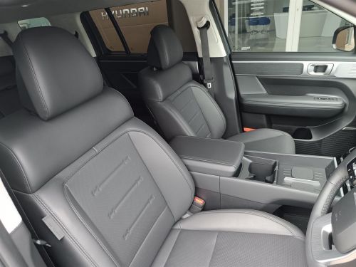 Hyundai Santa Fe Hybrid 1.5T in Botswana
