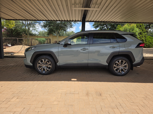 Toyota Rav4 GXR in Botswana