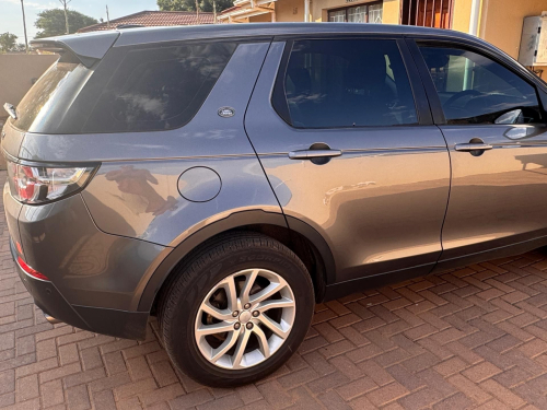 Land Rover Discovery Sport in Botswana