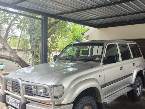 Toyota Land Cruiser - 80 series in Botswana