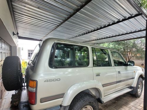 Toyota Land Cruiser - 80 series in Botswana