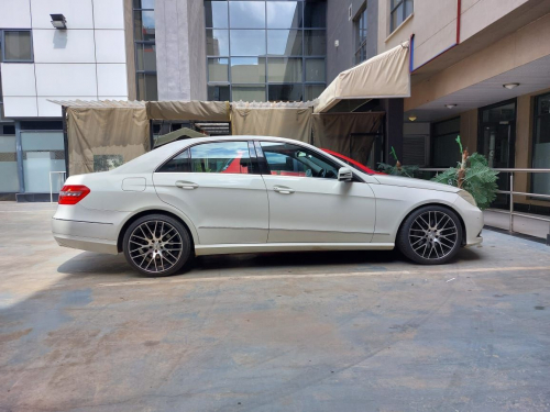 Pre-owned Mercedes-Benz E300 V6 for sale in 