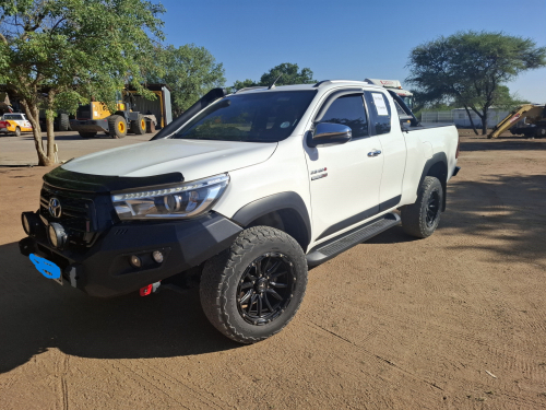 Toyota Hilux 2.8 GD 6 Legend 50 Club Cab 4 x 4 in Botswana