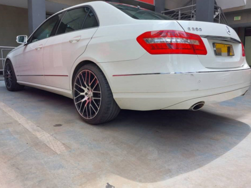 Mercedes-Benz E300 V6 in Botswana