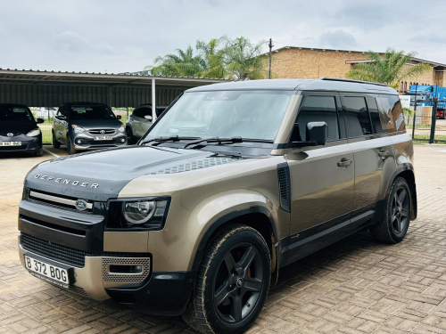 Land Rover Defender in Botswana
