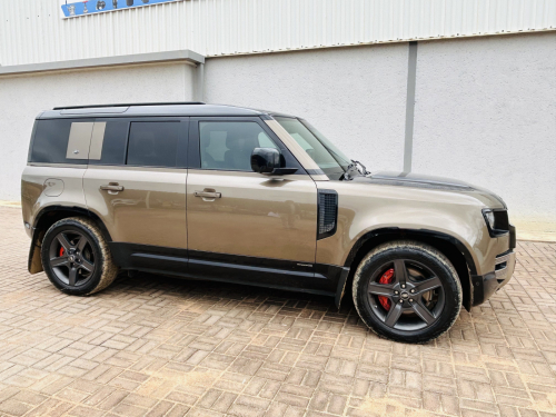 Land Rover Defender in Botswana