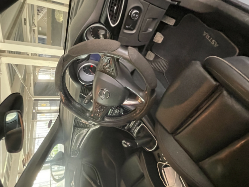 Opel Astra 1.6T Sport in Botswana