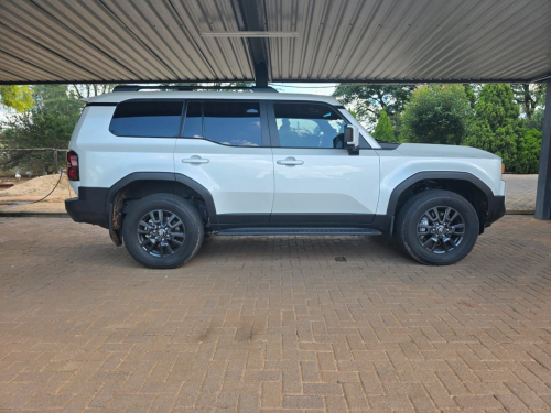 Toyota Prado 2.8 TX in Botswana
