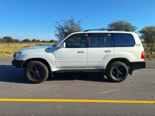 Toyota Land Cruiser 100 series 4.2 TDi Lexus in Botswana