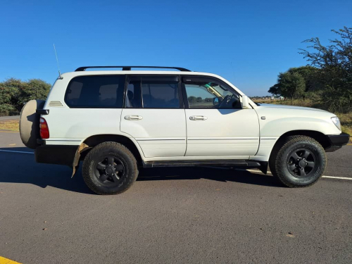 Toyota Land Cruiser 100 series 4.2 TDi Lexus in Botswana